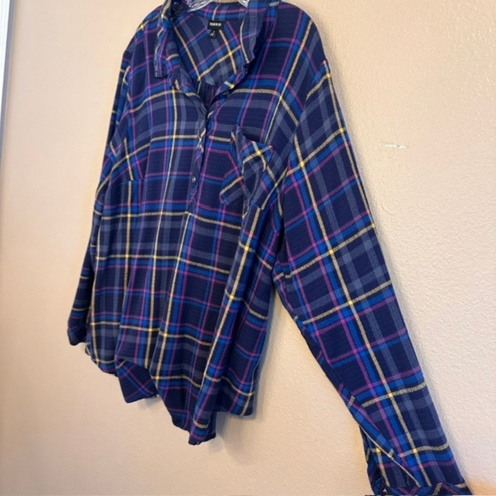 Torrid Navy Blue Plaid Crinkle Gauze‎ Button Back Tunic Long Sleeve Blouse 3X - Picture 6 of 8